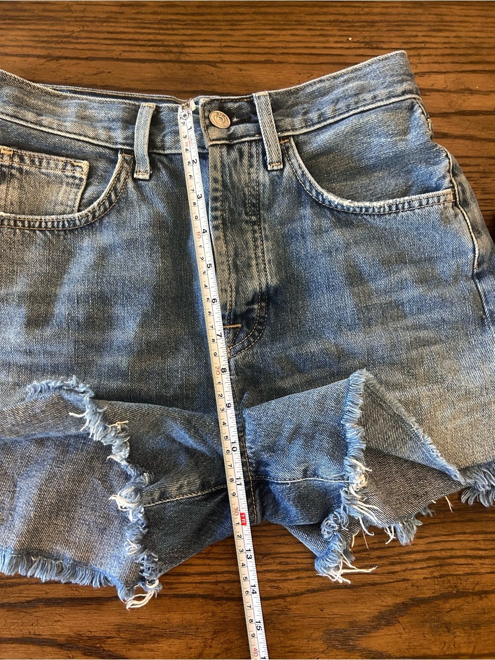 7 For All Mankind Easy Ruby Cut Off Short - Picture 10 of 11